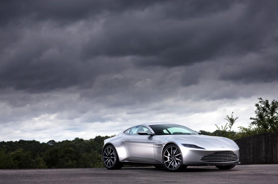  Aston Martin DB10 2015 года  (фото 19 из 35)